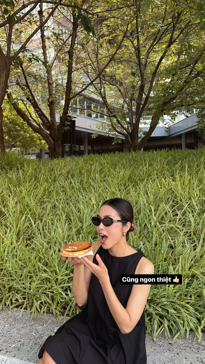 Làn da trắng hồng, visual xinh đẹp cùng thần thái tươi tắn của bà mẹ 3 con&nbsp;