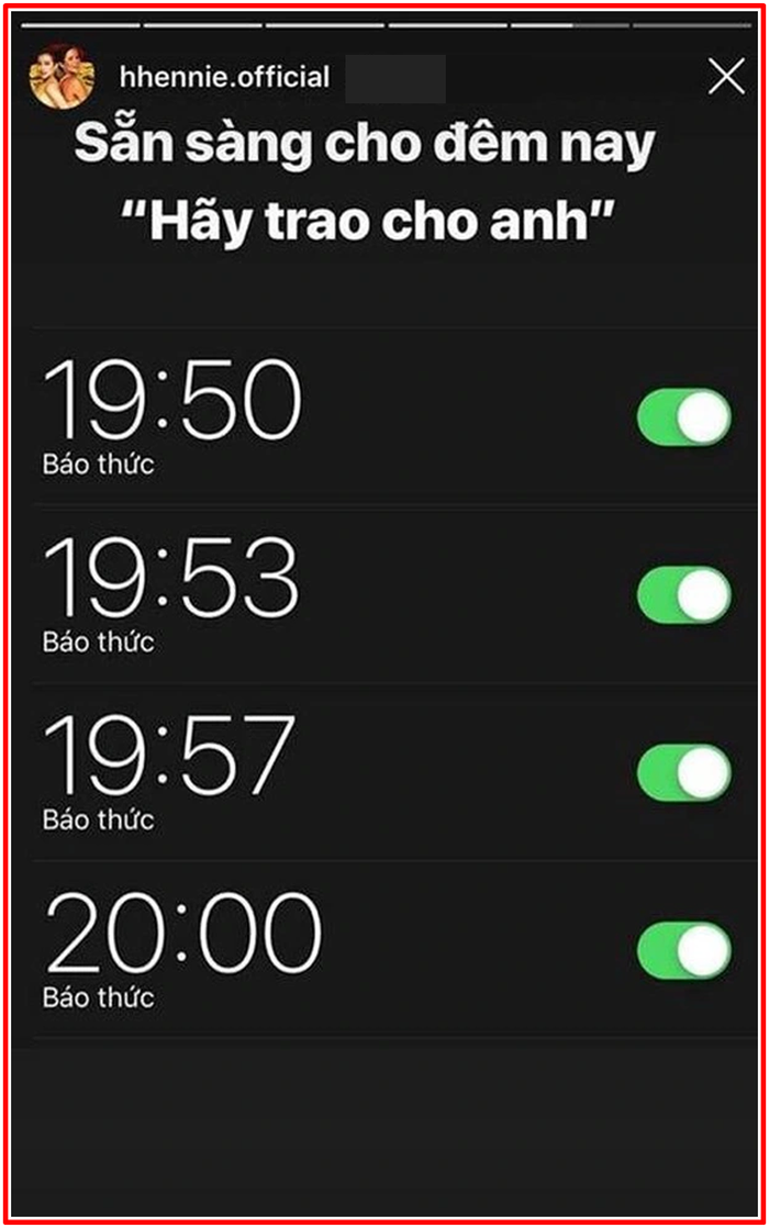 H'Hen Niê còn chứng tỏ tình yêu của mình dành cho âm nhạc của Sơn Tùng bằng cách đặt báo thức để không bỏ lỡ khoảnh khắc MV được công chiếu. 