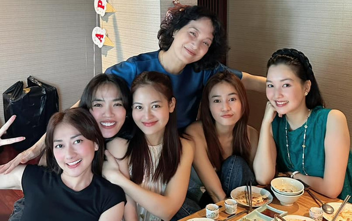 Lan Ngọc và dàn mỹ nhân quây quần trong tiệc thân mật, nhan sắc mộc của ai đỉnh nhất Ảnh 2