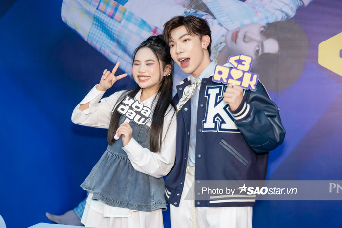 Từng khuấy đảo Vpop một thời với sản phẩm 'Nam Quốc Sơn Hà', Phương Mỹ Chi chắc chắn không thể vắng mặt tại 'ngày vui' của ERIK.&nbsp;