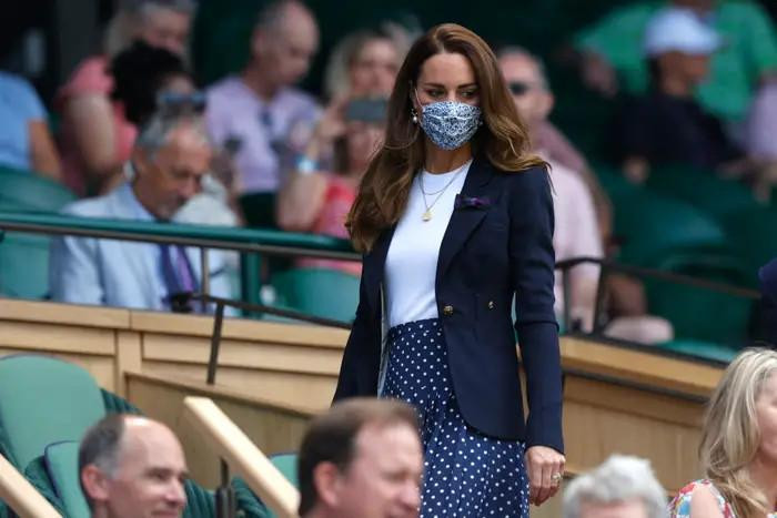 Không hổ danh 'biểu tượng thanh lịch', Kate Middleton tỏa sáng tại Wimbledon Ảnh 12