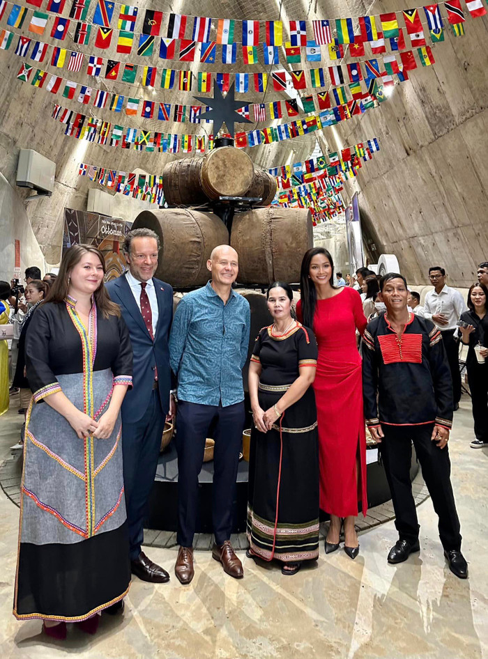 H'Hen Niê xây căn nhà diện tích rộng tặng cho người thân. (Ảnh: FBNV)