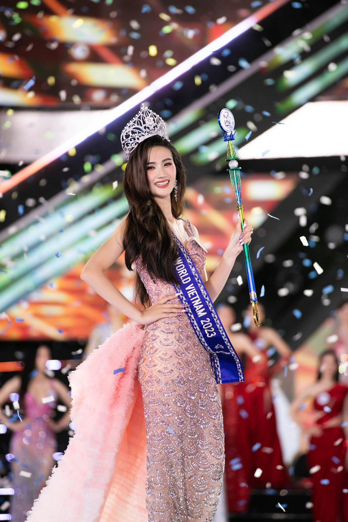 Vào tối ngày 22/7, chung kết cuộc thi Miss World Vietnam 2023 đã chính thức khép lại với chiến thắng chung cuộc thuộc về người đẹp Huỳnh Trần Ý Nhi đến từ Bình Định.&nbsp;