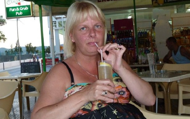 Liên tục gọi điện kiểm tra chồng đi xem bóng đá, cô vợ nhận án phạt không tưởng Ảnh 2