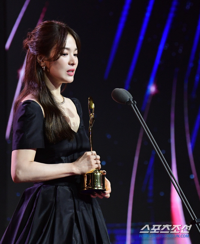  Song Hye Kyo bất ngờ gặp sự cố trong ngày trọng đại Ảnh 2