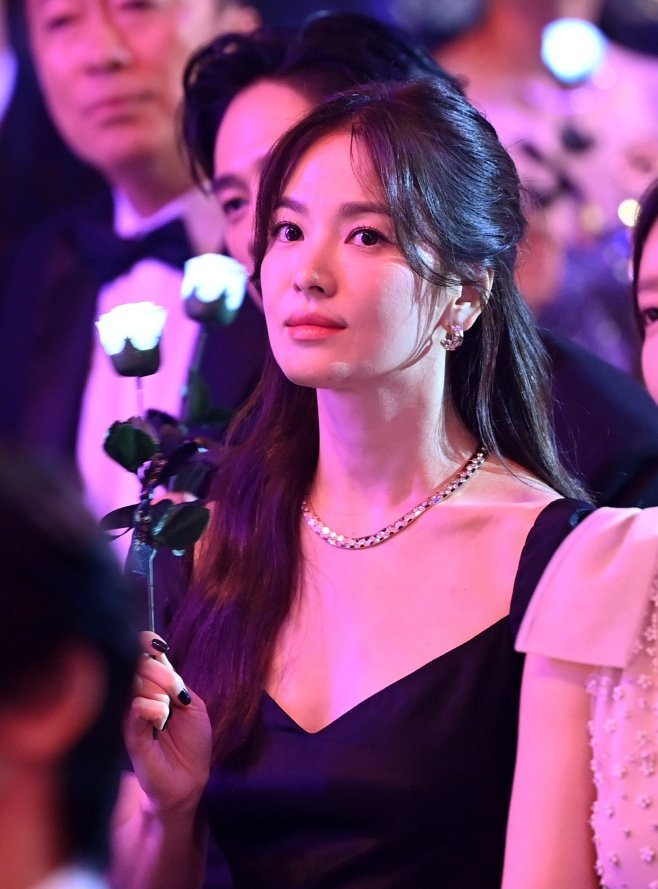  Song Hye Kyo bất ngờ gặp sự cố trong ngày trọng đại Ảnh 1