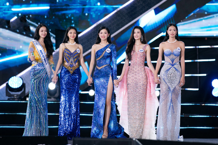 Top 5 Miss World Vietnam 2023: Đào Thị Hiền (á hậu 1), Huỳnh Minh Kiên (á hậu 2), Nguyễn Thị Thoa Thương, Huỳnh Trần Ý Nhi (hoa hậu), Bùi Khánh Linh.