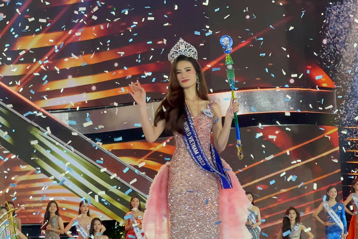 Ý Nhi trong khoảnh khắc đăng quang. Ảnh: Minh Anh.