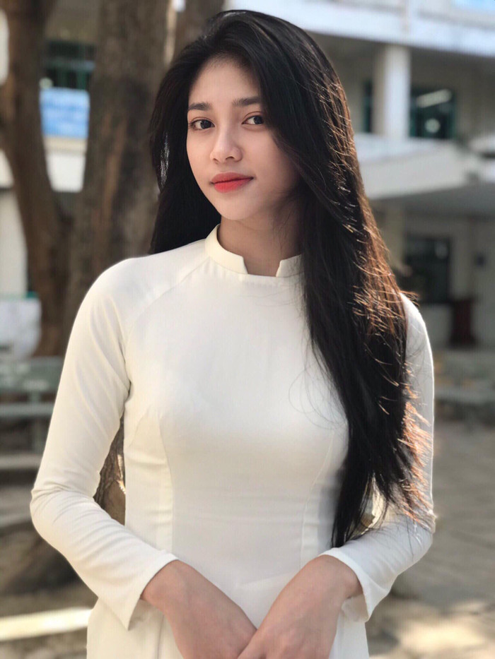 Hình ảnh Huỳnh Minh Kiên thuở cắp sách đến trường.