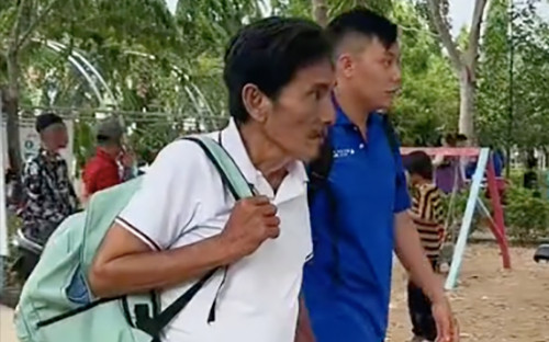 Xót xa hình ảnh nghệ sĩ Thương Tín chân rệu rã, di chuyển khó khăn Ảnh 2