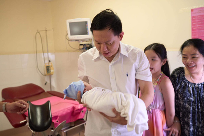  Vợ chồng Phương Trinh Jolie gặp gỡ BS Thịnh, vóc dáng mẹ bỉm hậu ở cữ gây chú ý Ảnh 4