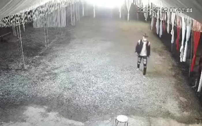 3 thanh niên vào đám cưới lúc nửa đêm, hành động tiếp đó làm gia chủ ngỡ ngàng Ảnh 2