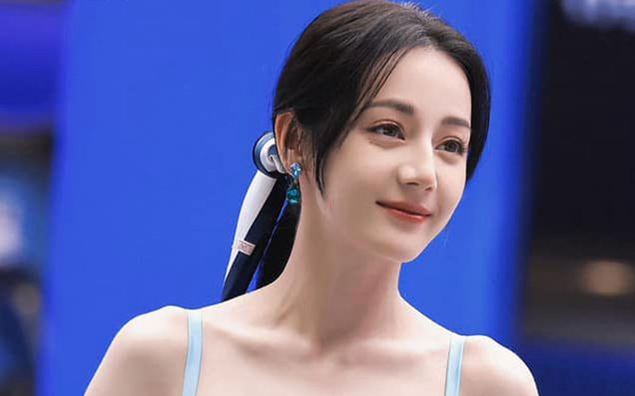 Địch Lệ Nhiệt Ba thông báo tin vui giữa ồn ào phim mới flop liên tục Ảnh 2