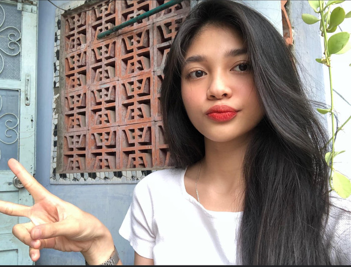 Minh Kiên giản dị tại quê nhà.