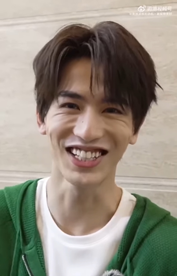 Bạn trai Bạch Lộc gây thất vọng vì nhan sắc già nua, khác hẳn khi photoshop Ảnh 2