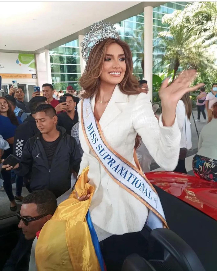 Tại sân bay, khán giả không mấy đoái hoài trước sự hiện diện của Hoa hậu Siêu quốc gia 2023,&nbsp;khác xa với sự chờ đợi của fan sắc đẹp,&nbsp;