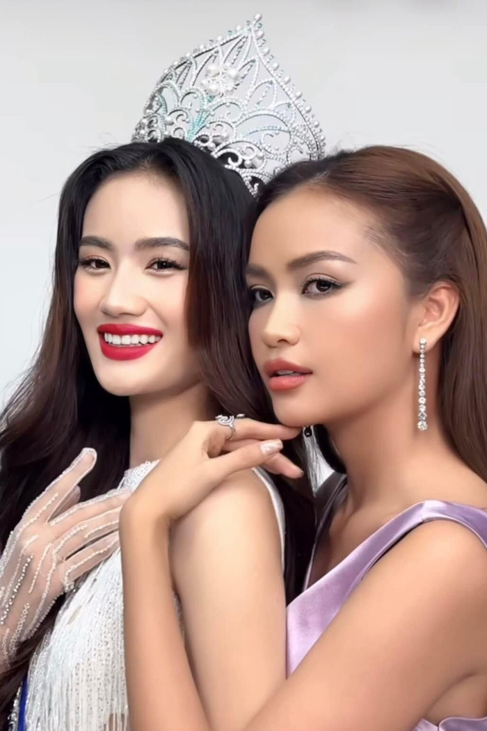 Ngọc Châu dành nhiều lời khen cho Ý Nhi và chúc người em hoàn thành tốt nhiệm kỳ hoa hậu.