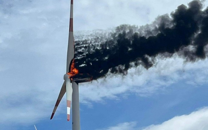 Tua-bin điện gió hàng chục tỉ đồng bốc cháy nghi ngút giữa trời ở Bình Thuận Ảnh 2
