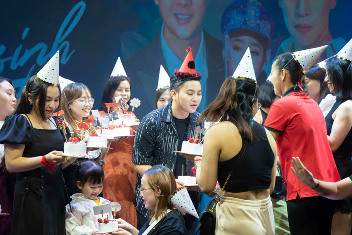 Tính cách thật thà, mộc mạc và giản dị chính là điều khiến Hoài Lâm có thể 'giữ chân' khán giả trong nhiều năm qua