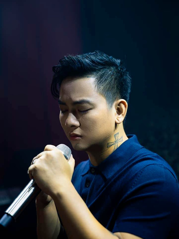 Hoài Lâm dần dần cởi mở hơn với khán giả ở trên mạng xã hội, anh khá chăm chỉ tương tác cùng fan trong mọi bài viết