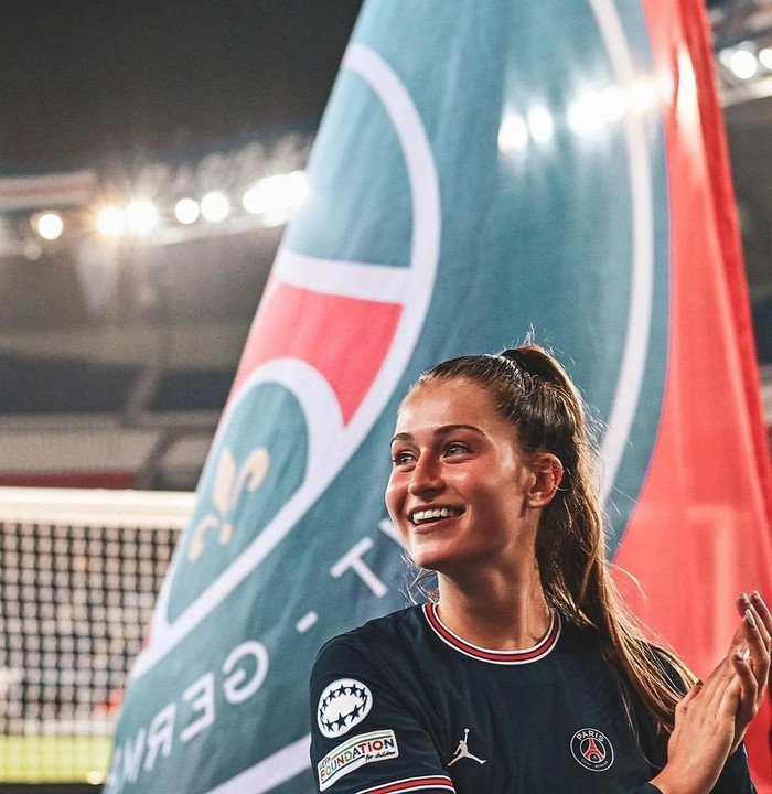 Jordyn Huitema là nữ cầu thủ xinh đẹp của tuyển nữ Canada. Cô được đánh giá là một trong những nữ cầu thủ nổi tiếng nhất của bóng đá nữ thế giới.