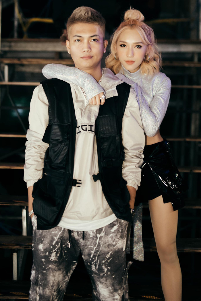 Cả hai gắn bó với nhau hơn một thập kỷ.