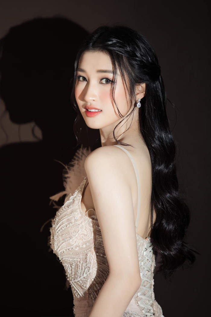 Nhan sắc ngọt ngào gây thương nhớ của Á hậu Phương Nhi.