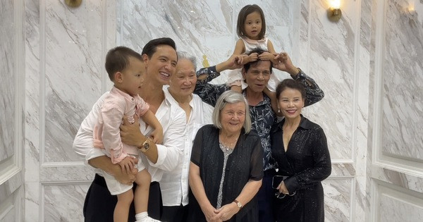 Hai gia đình có mối quan hệ thân thiết, thường xuyên xuất hiện cùng nhau 