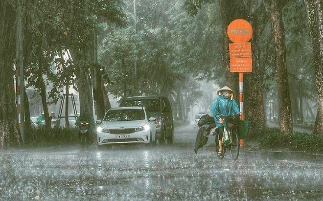 Mưa lớn chính thức đổ bộ miền Bắc, cả nước riêng còn 1 vùng nắng nóng gay gắt Ảnh 2