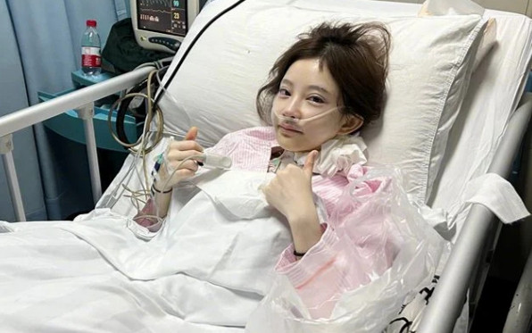 Nữ ca sĩ trẻ thông báo bị ung thư, cơ thể sưng húp khiến nhiều người xót xa Ảnh 2