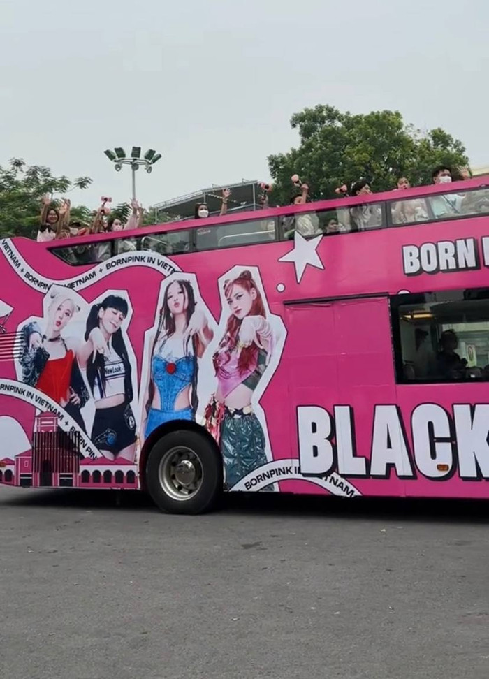 Không khí Hà Nội trước giờ G đón BLACKPINK: Sắc hồng phủ khắp thủ đô Ảnh 3