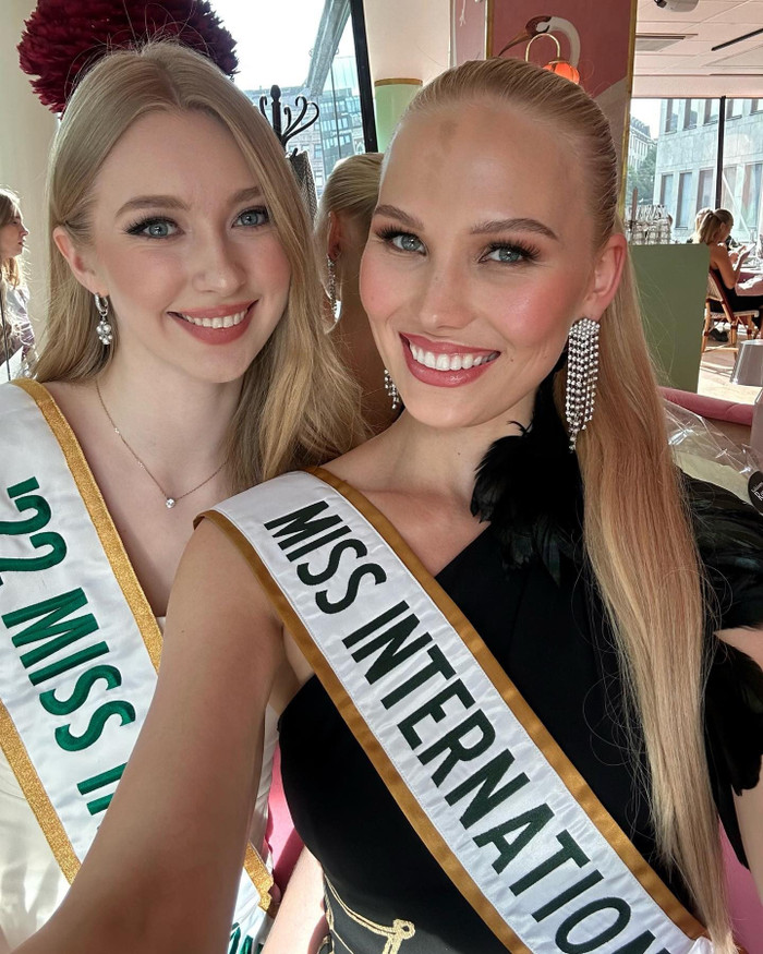 Petra Hämäläinen có nhiều kinh nghiệm làm người mẫu, cô từng xuất hiện tại nhiều sàn diễn thời trang lớn nhỏ trước khi chuyển hướng sang thi hoa hậu.&nbsp;