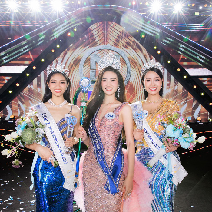Top 3 Miss World Vietnam 2023 gồm Á hậu Minh Kiên (trái), Hoa hậu Ý Nhi (giữa), Á hậu Đào Thị Hiền (phải).