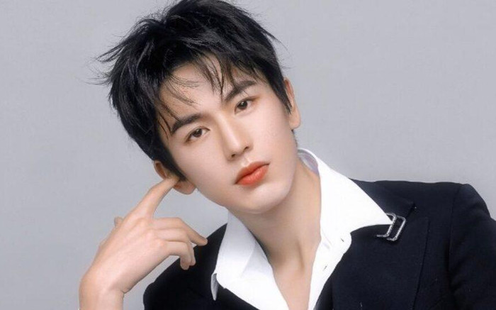 Bạn trai cũ Bạch Lộc công khai người yêu mới, netizen tranh cãi sứt đầu mẻ trán Ảnh 2