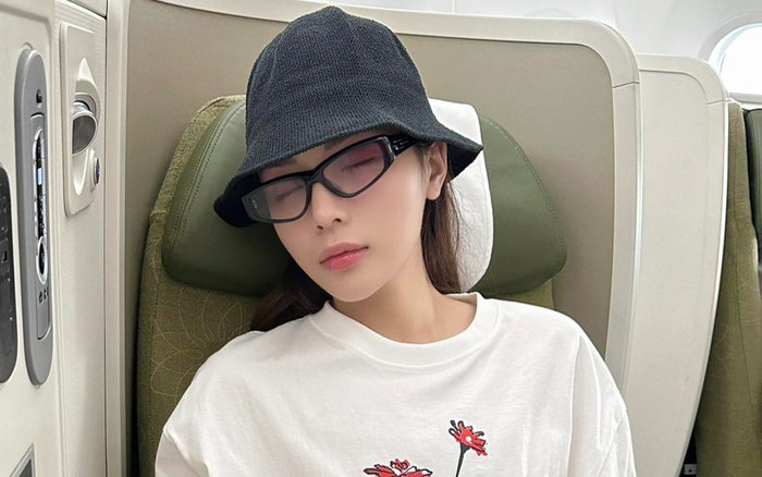 Hoa hậu Kỳ Duyên khoe da mịn như 'trứng gà bóc' trên máy bay Ảnh 2