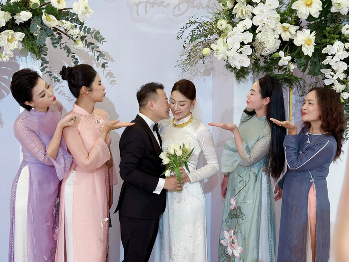 Nói về Phương Oanh, Quách Thu Phương nhận xét cô là người thẳng thắn và giỏi chịu đựng.