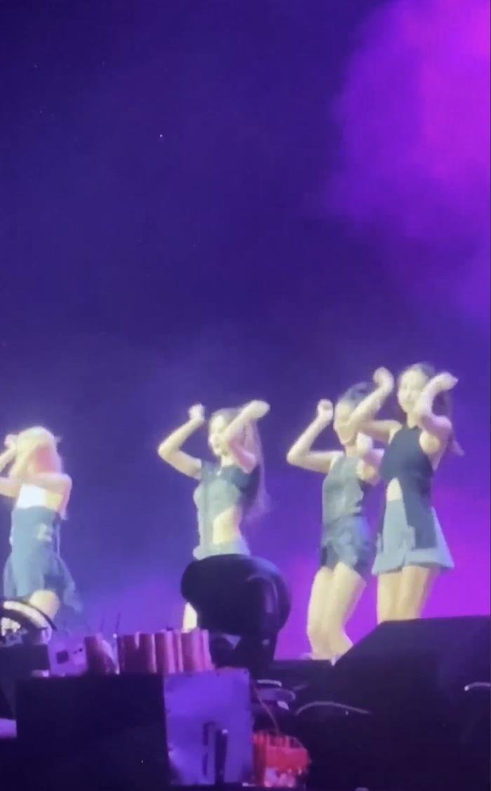 Thật bất ngờ: Blackpink trổ tài nhảy See tình cực mượt tại concert ở Việt Nam Ảnh 1