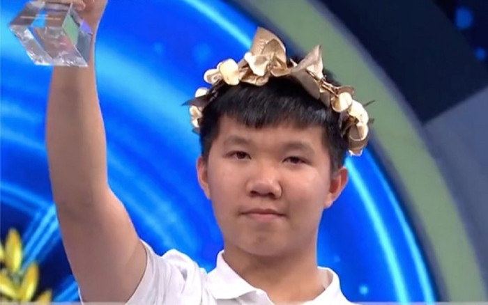 Giữ kỷ lục tổng điểm cao nhất tại Đường lên đỉnh Olympia 2023, nam sinh đưa cầu truyền hình về xứ Thanh Ảnh 2