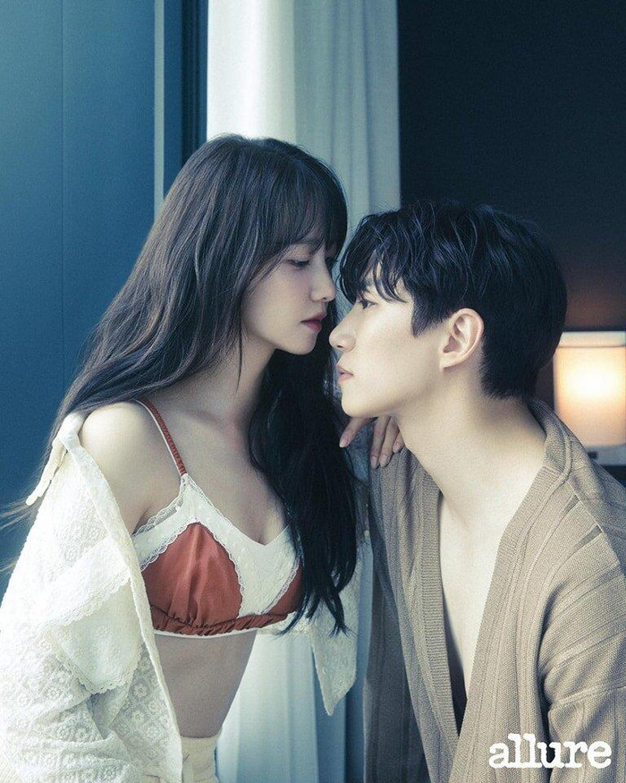 Yoona và Junho (2PM) được khán giả biết là bạn bè, đồng nghiệp thân thiết trong ngành giải trí Hàn. 