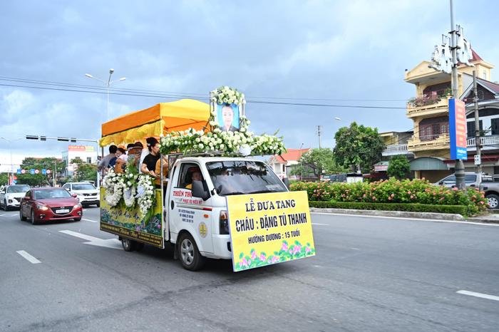 Lễ đưa tang ca nương nhỏ tuổi nhất Việt Nam: Xót xa cảnh 'người đầu bạc tiễn kẻ đầu xanh' Ảnh 2