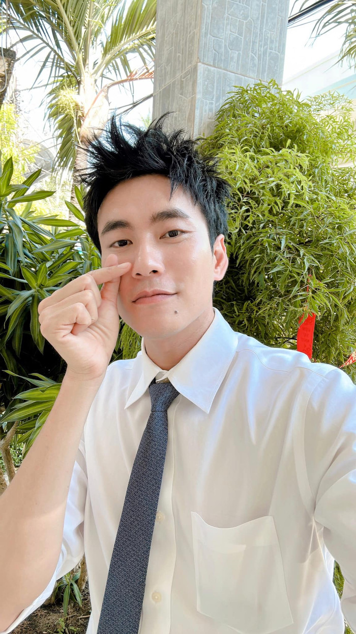 Kiều Minh Tuấn tích cực thay đổi kiểu tóc, trang phục để trở nên trẻ trung, thời thượng hơn so với hình ảnh vốn có