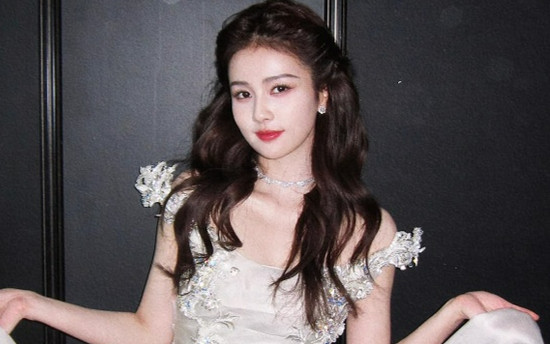 Bạch Lộc bị chê vì thói quen lườm người khác Ảnh 2