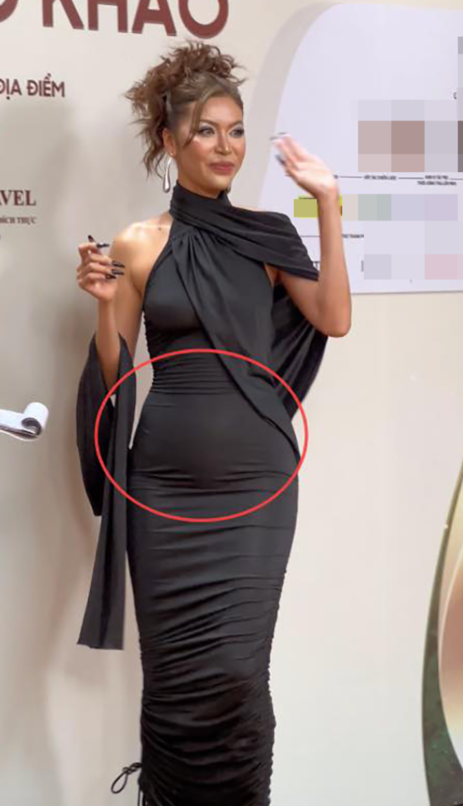 Minh Tú để lộ vòng 2 bất thường làm dấy lên nghi vấn nữ siêu mẫu đang mang thai. (Ảnh tổng hợp)
