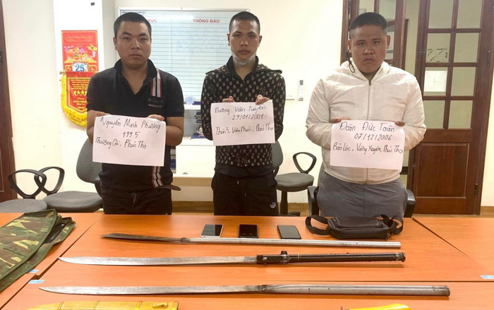 Hai thanh niên vác hung khí kéo lê trên đường 'dương oai' và cái kết đắng Ảnh 2