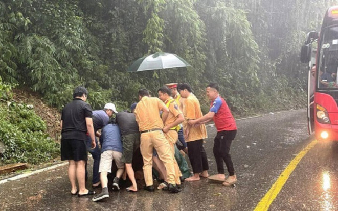 Danh tính 4 nạn trong vụ sạt lở đèo Bảo Lộc: 3 chiến sỹ CSGT và 1 dân thường Ảnh 2