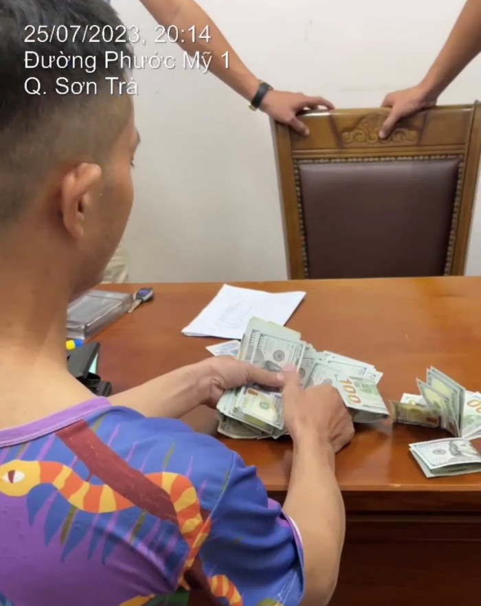  Thiếu niên chuyên rình ở bãi biển, đang làm điều xấu với nữ du khách thì bị lộ Ảnh 1