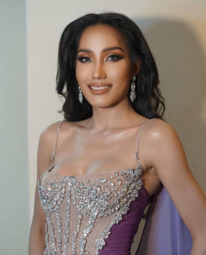 Vẻ đẹp rực rỡ của hoa hậu.