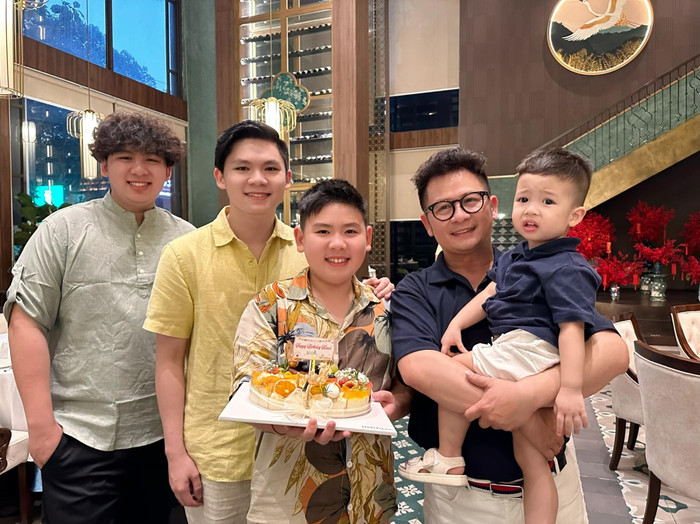 Bằng Kiều hạnh phúc khi được hội ngộ cùng các con.