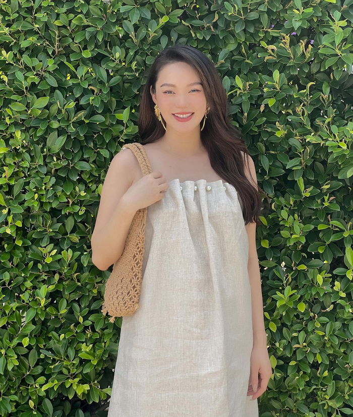 Tủ đồ của Minh Hằng hầu hết là màu đơn sắc, giúp cô dễ dàng phối nhiều phong cách khác nhau.