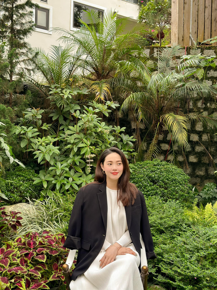 Giọng ca Một vòng Trái đất kết hợp lối trang điểm nhẹ nhàng mỗi lần xuống phố.